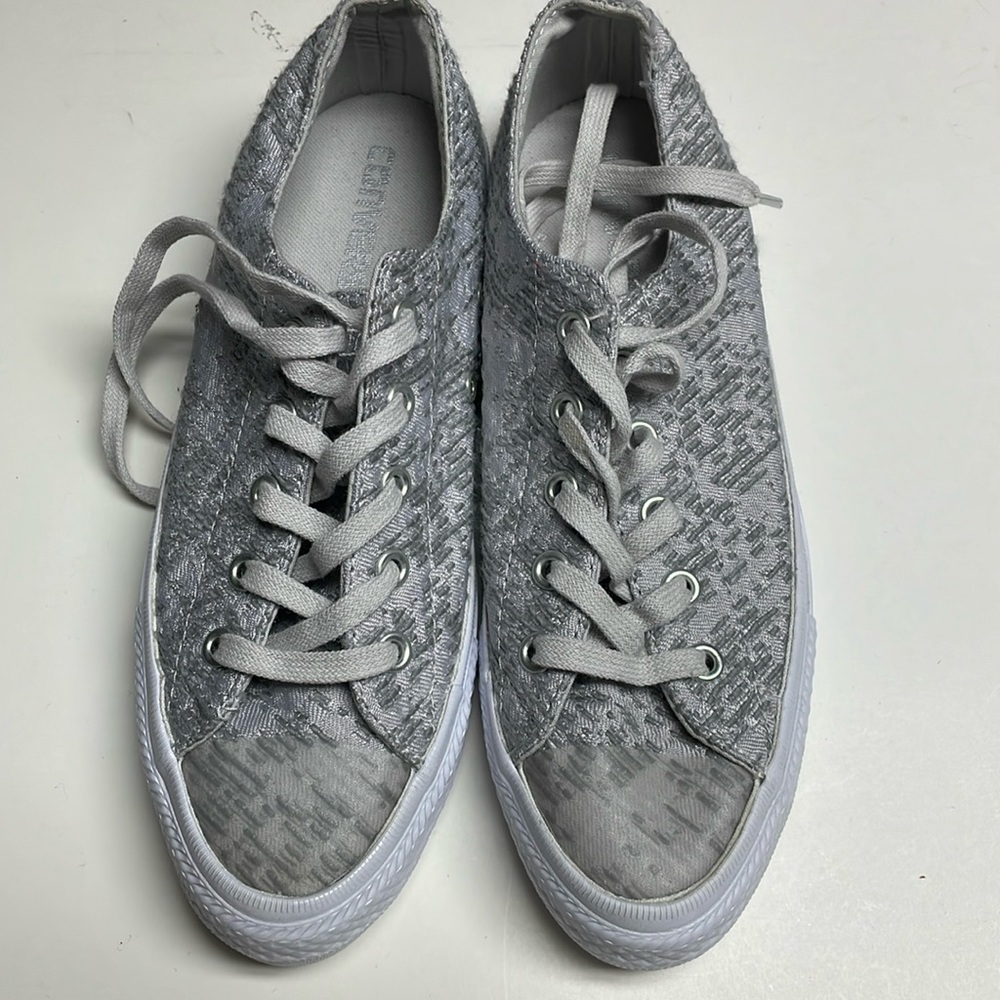 New converse sneakers
